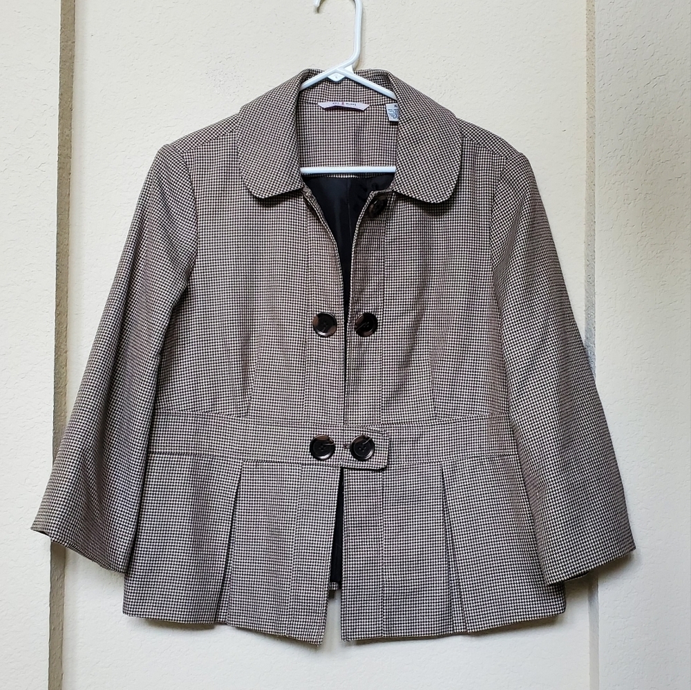Bill Blass Houndstooth Blazer with Feminine Details.  Size XL